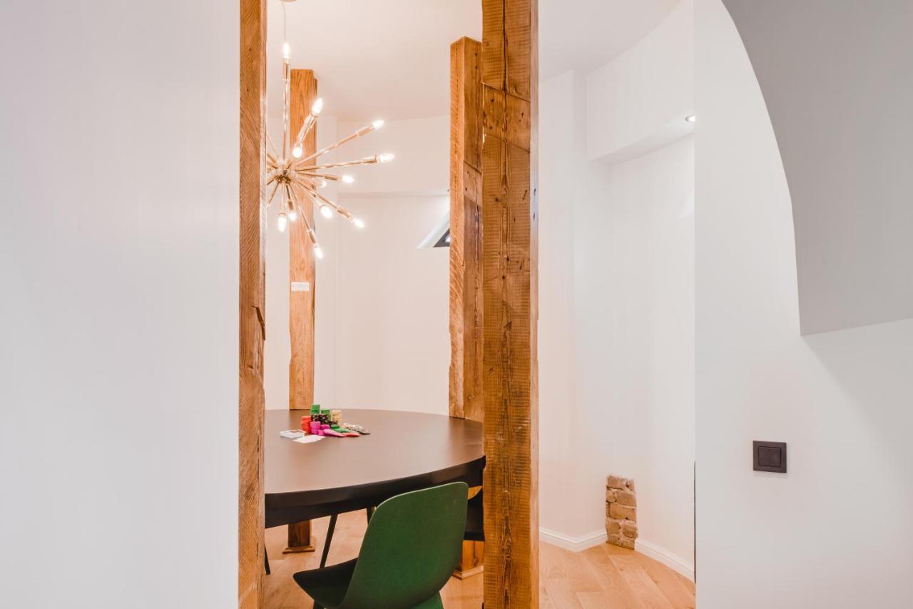 Big Design Apt - Sleeps 12 - Best Location Riga Exterior photo