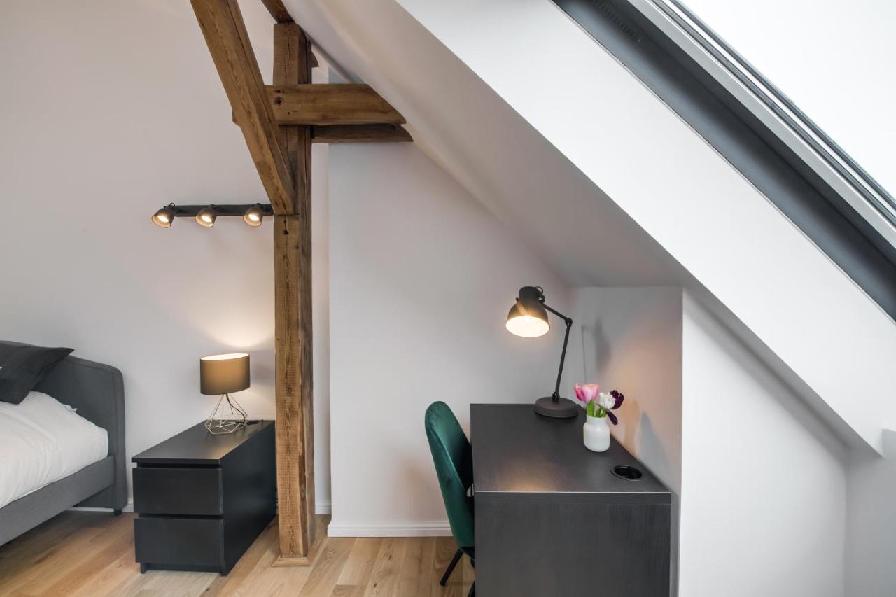 Big Design Apt - Sleeps 12 - Best Location Riga Exterior photo