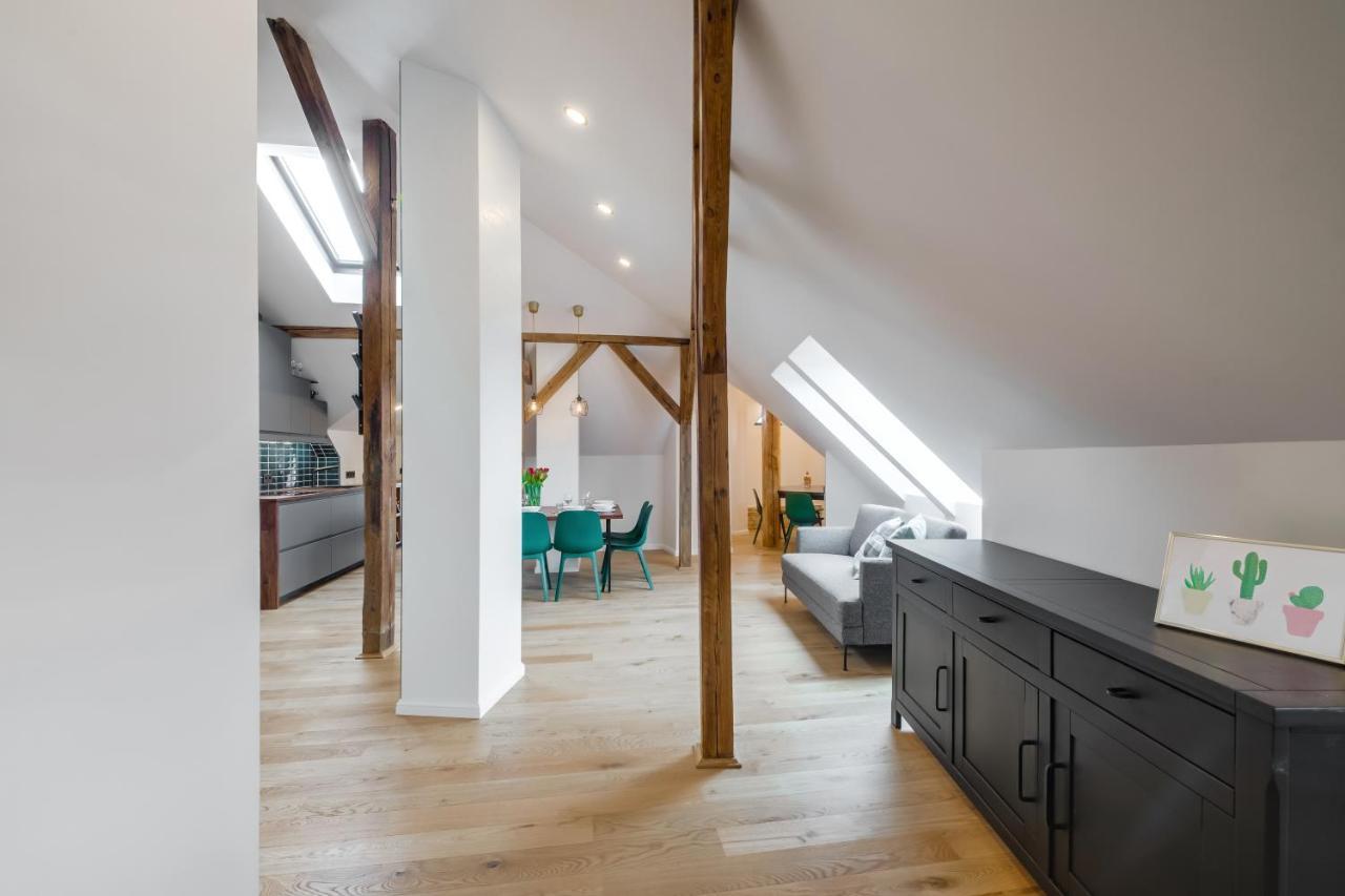 Big Design Apt - Sleeps 12 - Best Location Riga Exterior photo