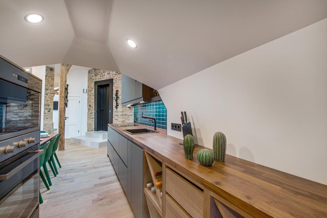 Big Design Apt - Sleeps 12 - Best Location Riga Exterior photo
