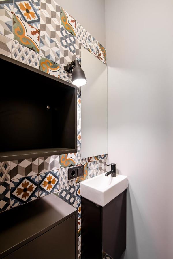Big Design Apt - Sleeps 12 - Best Location Riga Exterior photo