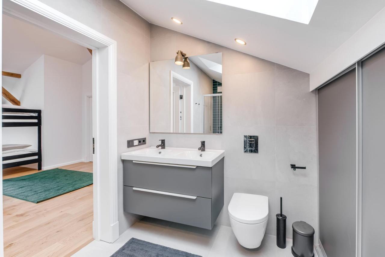 Big Design Apt - Sleeps 12 - Best Location Riga Exterior photo